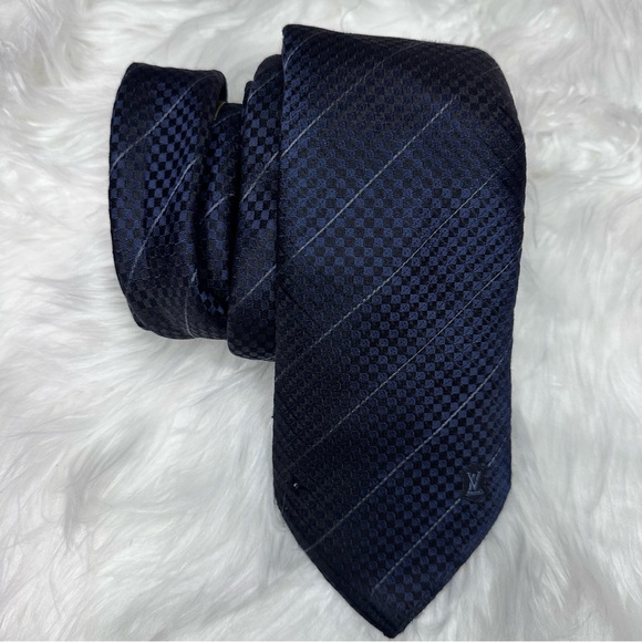 Authentic Louis Vuitton Tie - Picture 12 of 15